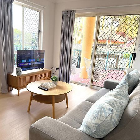 Chevron Island Apartment - Cozy And Convenient Гоулд Коуст Екстериор снимка