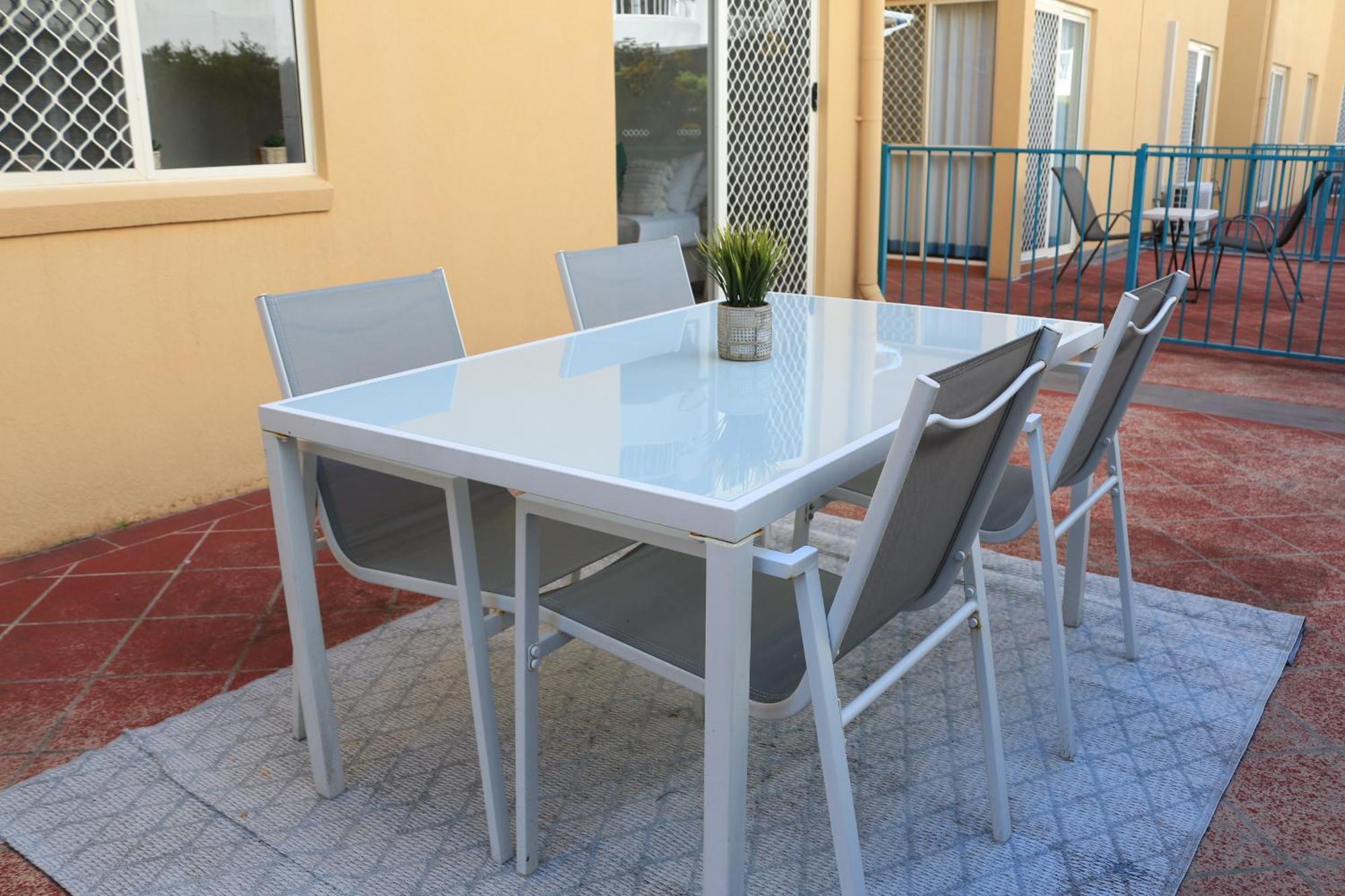 Chevron Island Apartment - Cozy And Convenient Гоулд Коуст Екстериор снимка